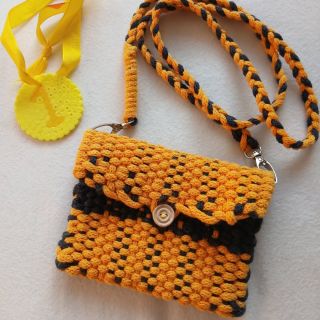 Tak tahle kabelička konečně poletí za svojí novou majitelkou @zuzu_mat, která ji vyhrála v soutěži 🥳 Další brzy dokončím a...